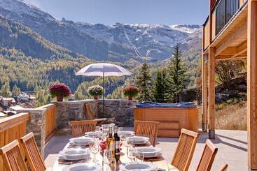 هتل Mountain Exposure Luxury Chalets & Penthouses & Apartments