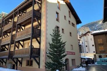 هتل Mountain Exposure Luxury Chalets & Penthouses & Apartments