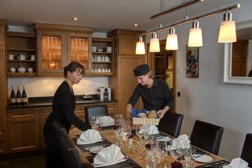 هتل Mountain Exposure Luxury Chalets & Penthouses & Apartments