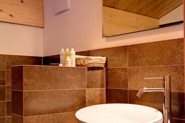 هتل Mountain Exposure Luxury Chalets & Penthouses & Apartments