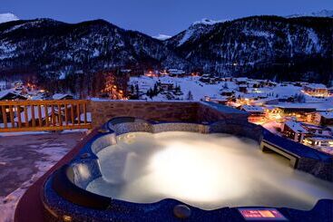 هتل Mountain Exposure Luxury Chalets & Penthouses & Apartments