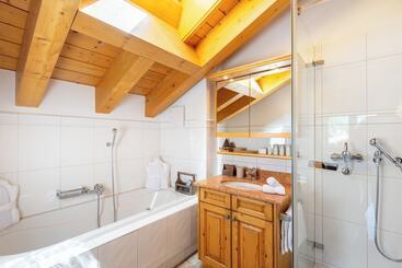 هتل Mountain Exposure Luxury Chalets & Penthouses & Apartments