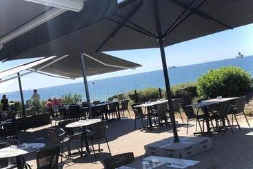 هتل Logis Hôtel & Restaurant Les Mouettes   Larmor Plage, Proche De Lorient