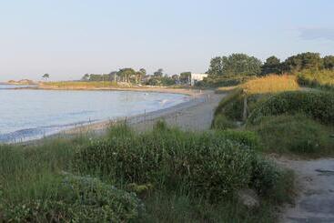 هتل Logis Hôtel & Restaurant Les Mouettes   Larmor Plage, Proche De Lorient