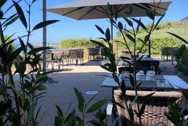 هتل Logis Hôtel & Restaurant Les Mouettes   Larmor Plage, Proche De Lorient