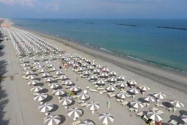 Club Del Sole Vigna Sul Mar Family Camping Village - Comacchio