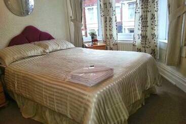 تختخواب و صبحانه Lynwood Hotel & Spa