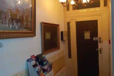 تختخواب و صبحانه Lynwood Hotel & Spa