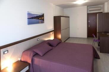 تختخواب و صبحانه Locanda Brezza Marina