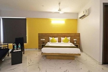Fabhotel Gazelle Inn I