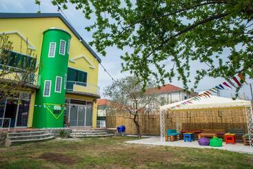 تختخواب و صبحانه Our Way Guest House & Hostel