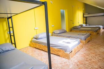 تختخواب و صبحانه Our Way Guest House & Hostel