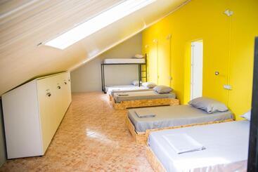 تختخواب و صبحانه Our Way Guest House & Hostel