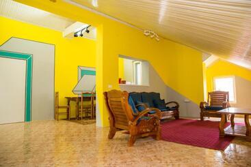 تختخواب و صبحانه Our Way Guest House & Hostel