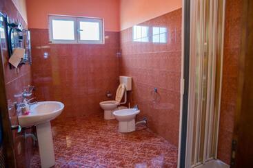 تختخواب و صبحانه Our Way Guest House & Hostel