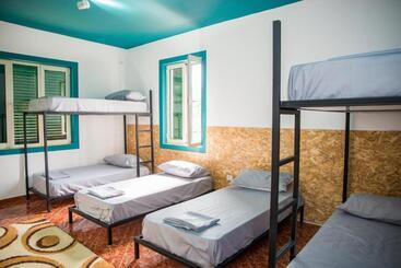 تختخواب و صبحانه Our Way Guest House & Hostel