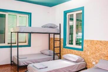 تختخواب و صبحانه Our Way Guest House & Hostel