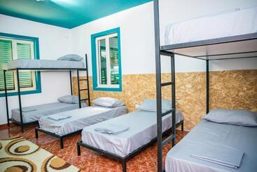 تختخواب و صبحانه Our Way Guest House & Hostel