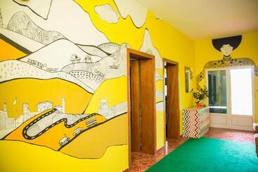 تختخواب و صبحانه Our Way Guest House & Hostel