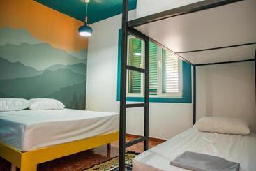 تختخواب و صبحانه Our Way Guest House & Hostel