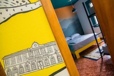 تختخواب و صبحانه Our Way Guest House & Hostel