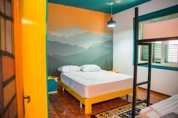 تختخواب و صبحانه Our Way Guest House & Hostel
