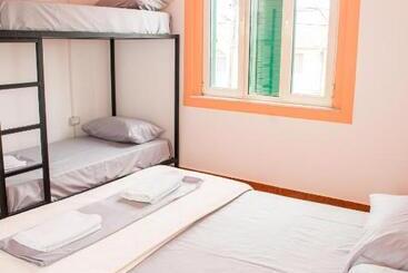تختخواب و صبحانه Our Way Guest House & Hostel