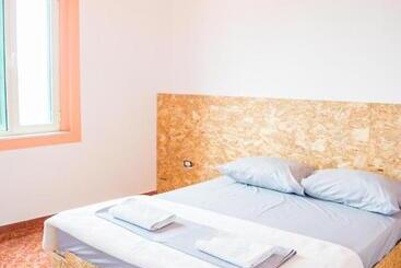 تختخواب و صبحانه Our Way Guest House & Hostel