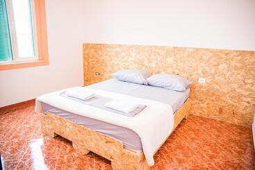 تختخواب و صبحانه Our Way Guest House & Hostel