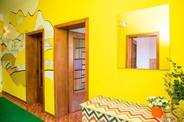 تختخواب و صبحانه Our Way Guest House & Hostel