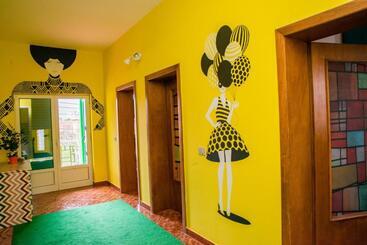 تختخواب و صبحانه Our Way Guest House & Hostel