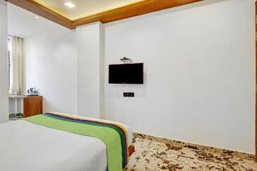 Itsy Hotels Shrey S Inn Mallandur Road
