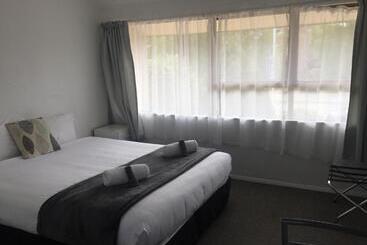 Fairway Motel & Apartments