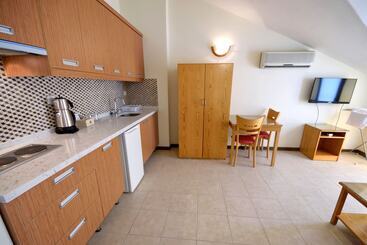Fora Apart