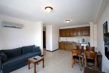 Fora Apart