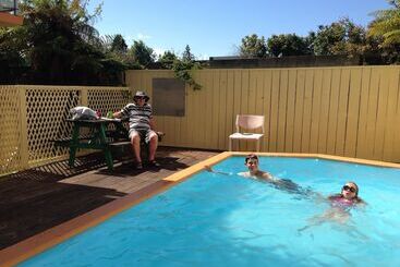 Greenview Motel