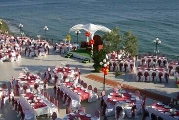 هتل Atamer Doga Resort
