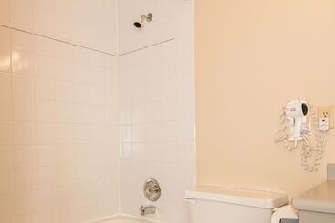 هتل Brigantine Inn & Suites