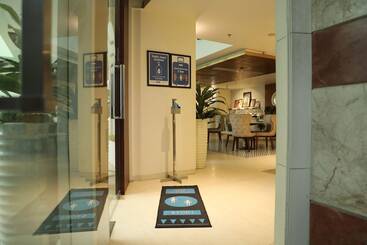 هتل Comfort Inn Tulip Heights