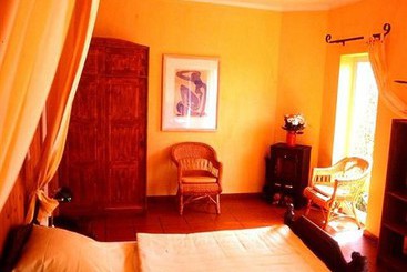 Inn & Art Cottage