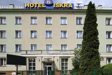 هتل Iskra