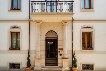 هتل La Locanda Del Conte Mameli
