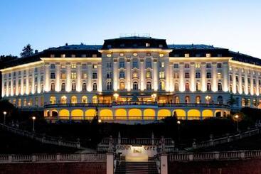 Отель Radium Palace