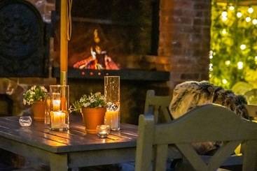 هتل The Black Lion, Long Melford