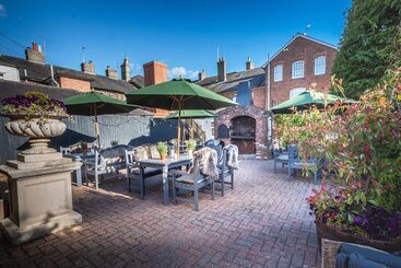 هتل The Black Lion, Long Melford