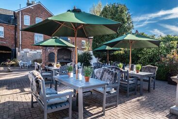 هتل The Black Lion, Long Melford