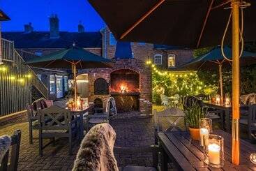 هتل The Black Lion, Long Melford