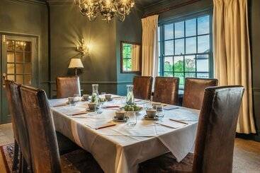 هتل The Black Lion, Long Melford