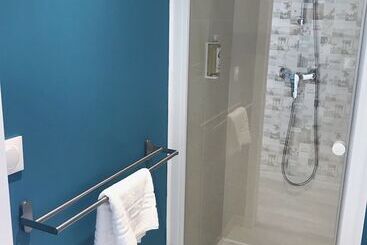 هتل The Originals Access, Hôtel Les Iris, Bercksurmer