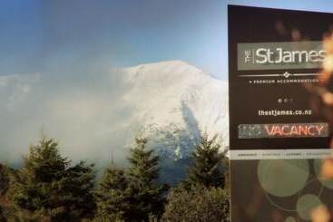 هتل The St James Premium Accommodation